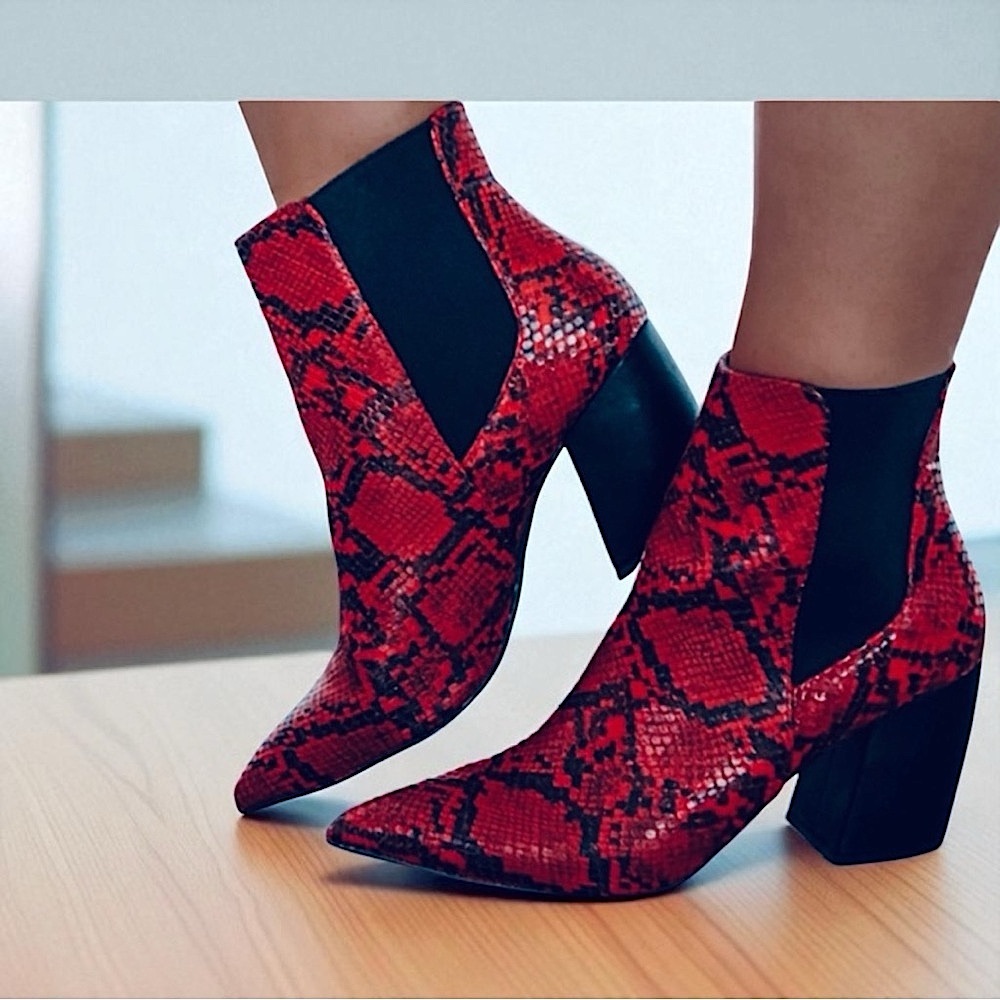QUPID Red Hot Snakeskin Chunky 2.5” Heel Ankle Boots Size 8.5 Fireside Footwear